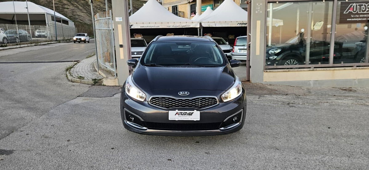 Kia Ceed 1.6 CRDi 136 CV DCT 5p. Evolution (2)