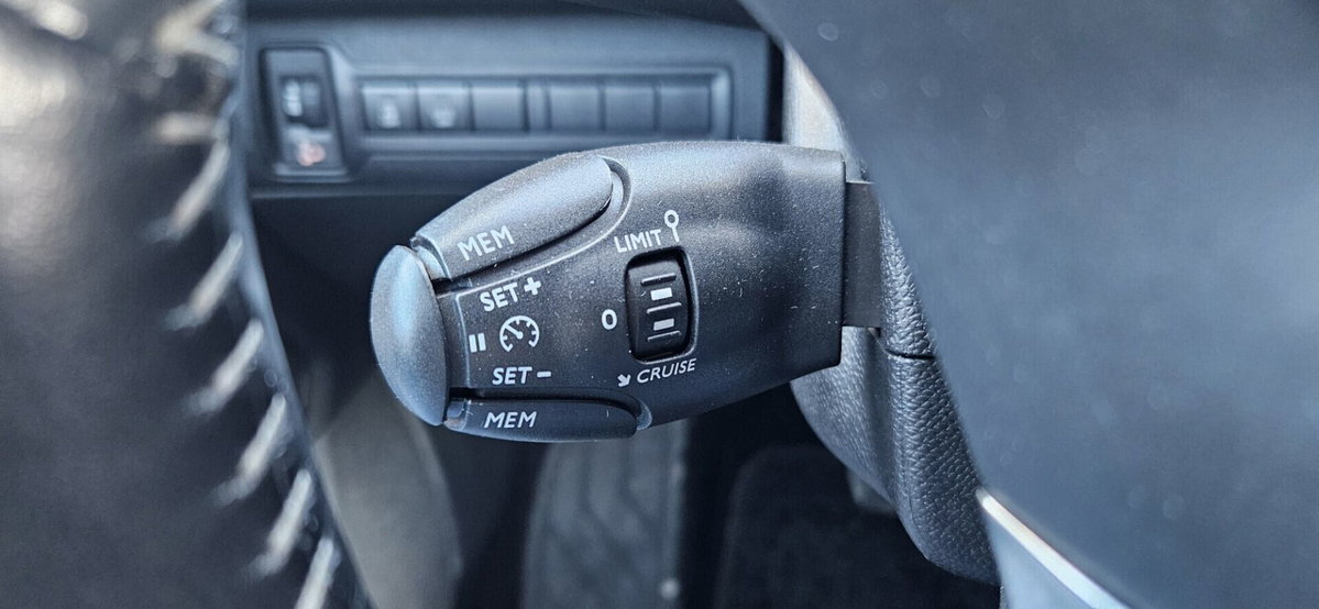 Peugeot 308 SW BlueHDi 120 S&S EAT6 Allure (12)