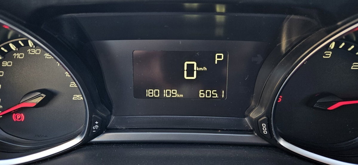 Peugeot 308 SW BlueHDi 120 S&S EAT6 Allure (13)