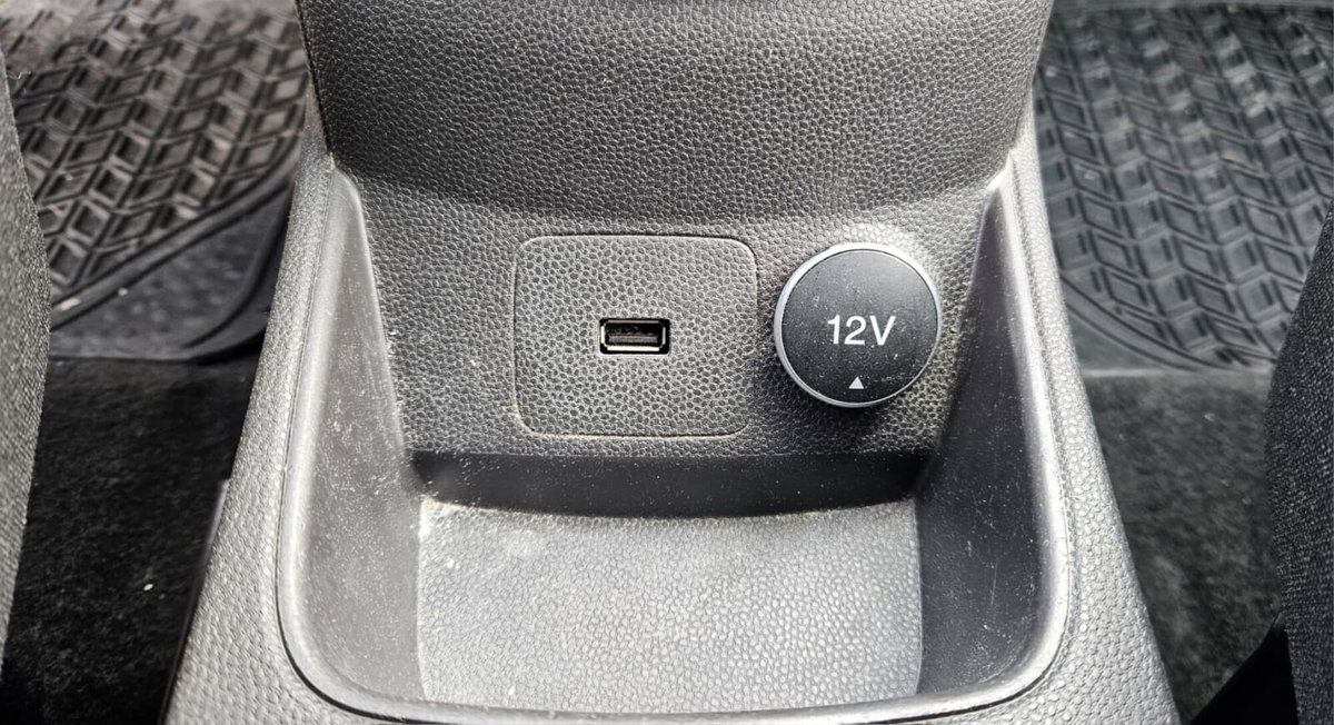 Ford Fiesta 1.5 TDCi 75CV 3 porte  Entry (9)