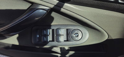 Ford Kuga 2.0 TDCi 136 CV 4WD Titanium DPF (9)