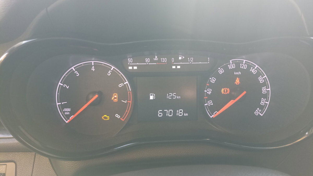 Opel Karl Rocks 1.0 73 CV (13)