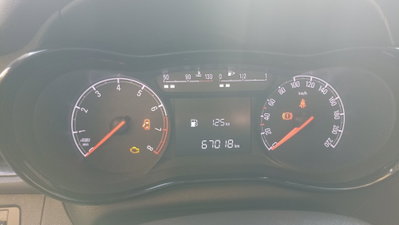 Opel Karl Rocks 1.0 73 CV (13)