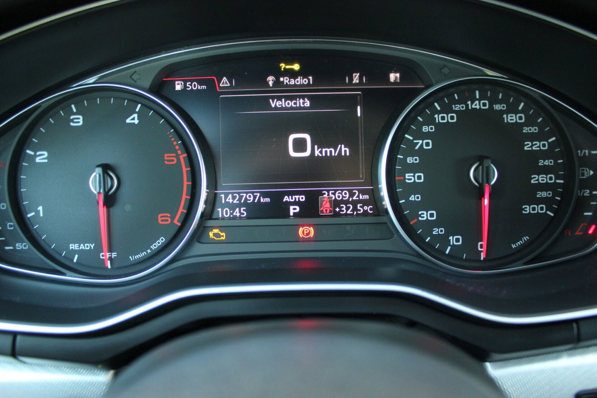 Audi A4 2.0 TDI 150 CV ultra S tronic Business Sport (14)