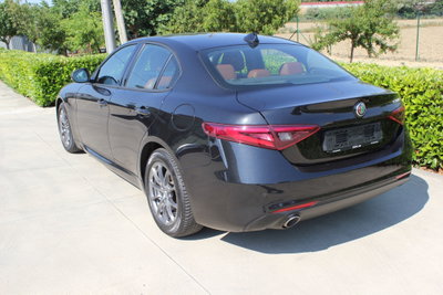 Alfa Romeo Giulia 2.2 Turbodiesel 136 CV AT8 Business (2)