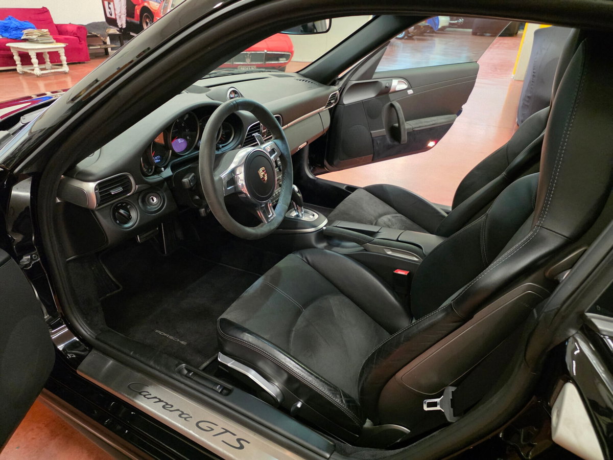 Porsche 911 Coupé Carrera 4 GTS (9)