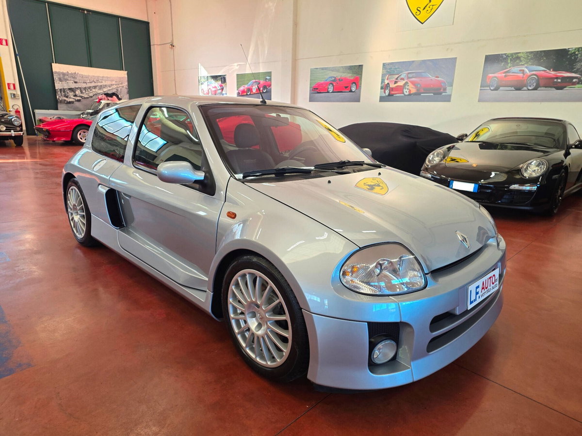 Renault Clio 3.0 V6 24V cat 3 porte Renault Sport (2)