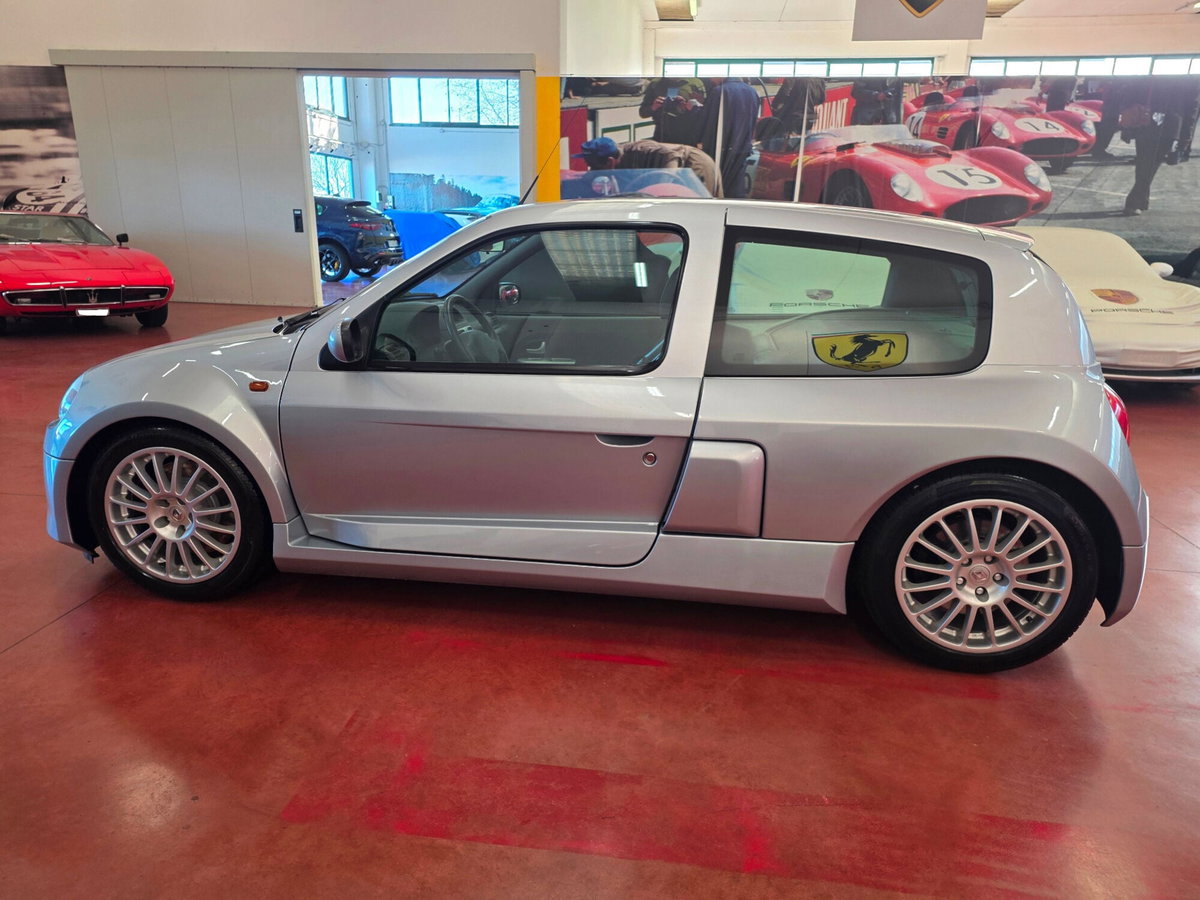 Renault Clio 3.0 V6 24V cat 3 porte Renault Sport (4)