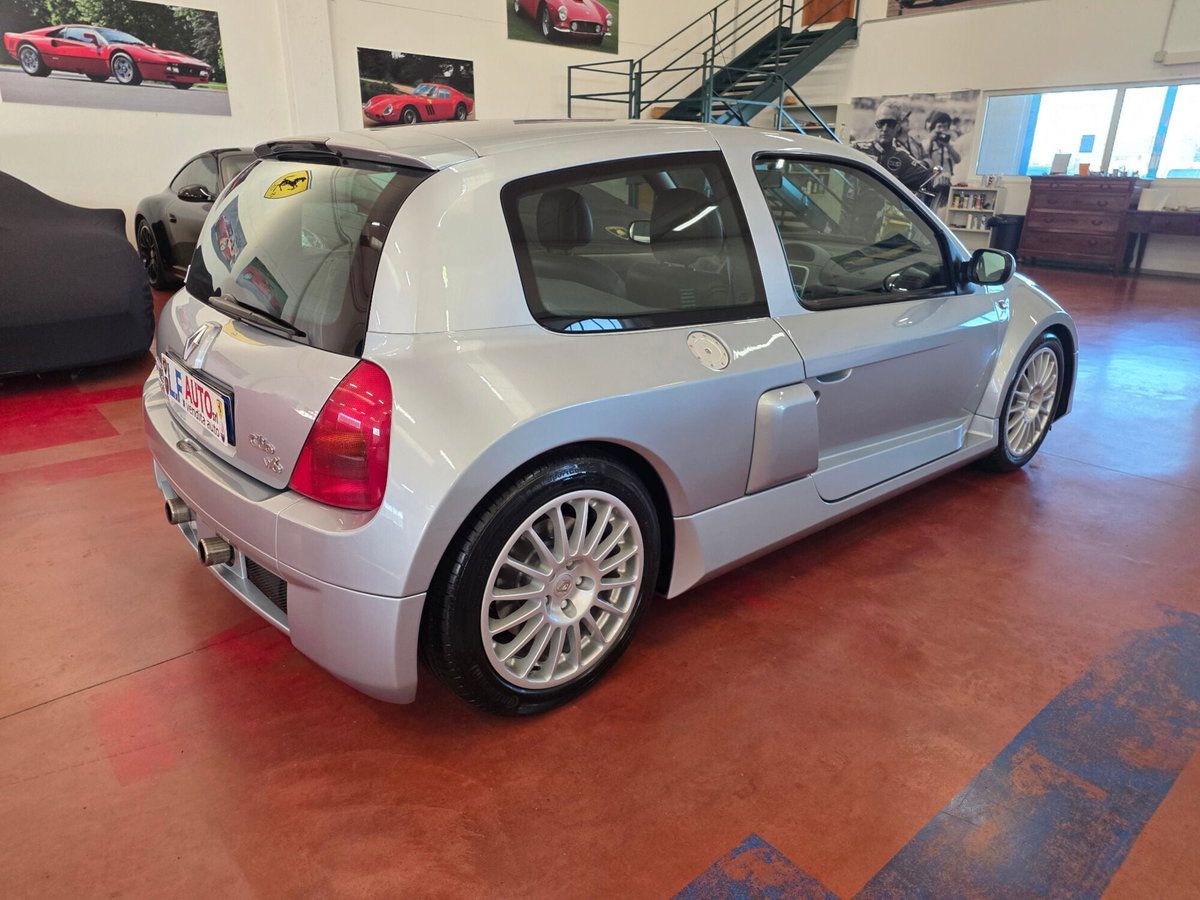 Renault Clio 3.0 V6 24V cat 3 porte Renault Sport (7)