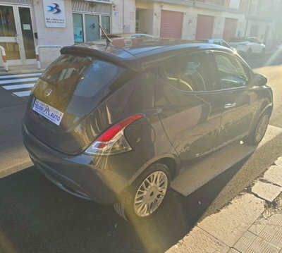 Lancia Ypsilon 1.2 69 CV 5 porte Silver (5)