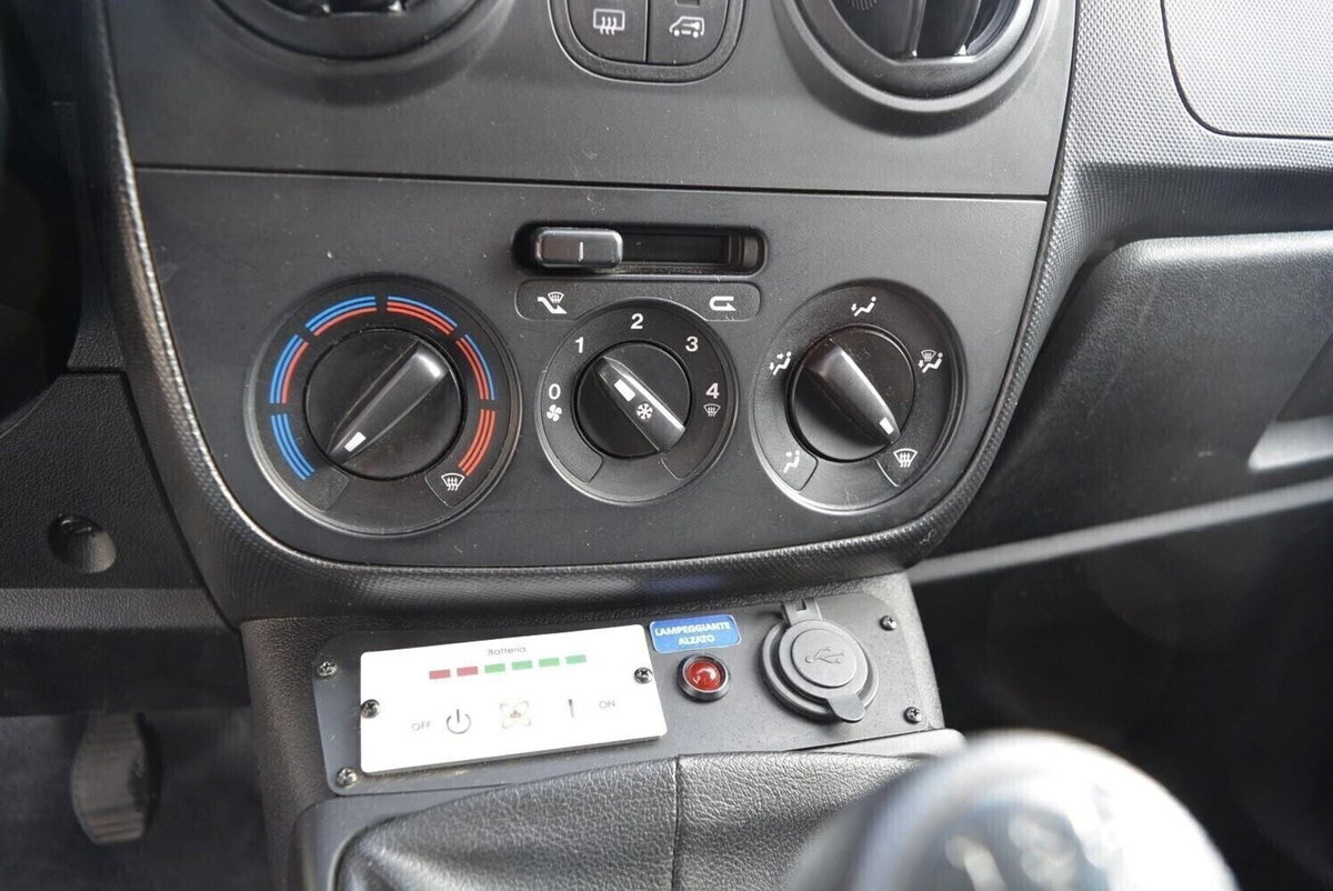 Fiat Fiorino Furgone cargo 1.3 mjt 95cv Adventure (15)