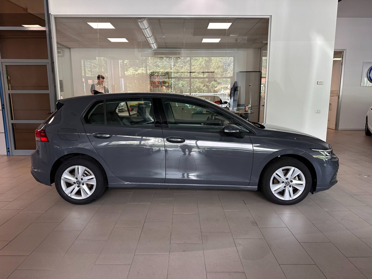 Volkswagen Golf 1.0 eTSI EVO DSG Life (2)