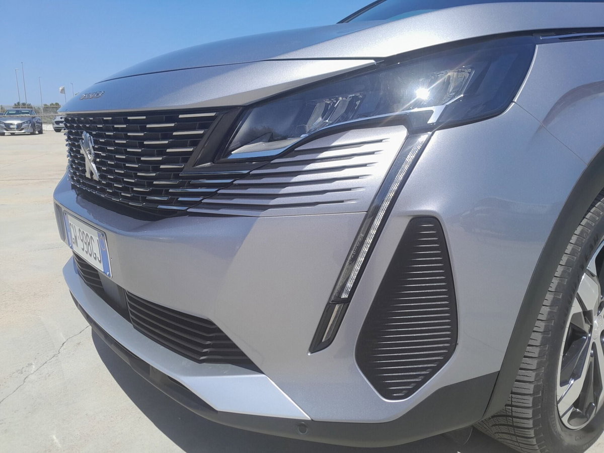 Peugeot 5008 1.2 hybrid 48V Allure Pack 136cv e-dcs 6 (10)