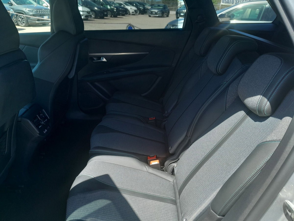 Peugeot 5008 1.2 hybrid 48V Allure Pack 136cv e-dcs 6 (20)