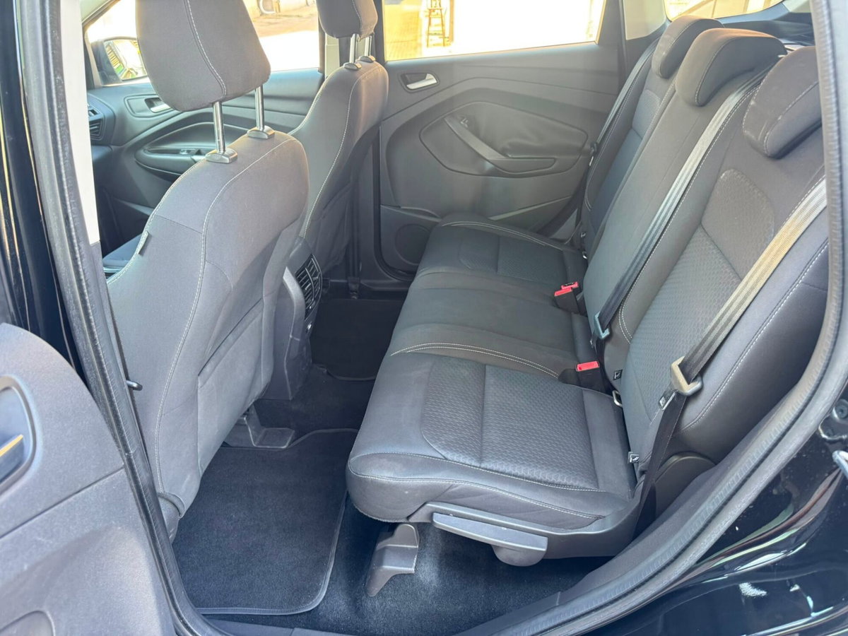 Ford Kuga 1.5 TDCI 120 CV S&S 2WD Titanium (8)