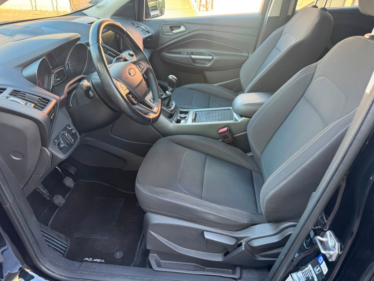 Ford Kuga 1.5 TDCI 120 CV S&S 2WD Titanium (9)