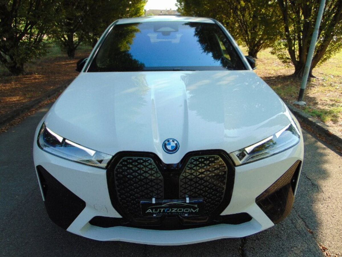BMW iX xdrive40 pacchetto sportivo (14)