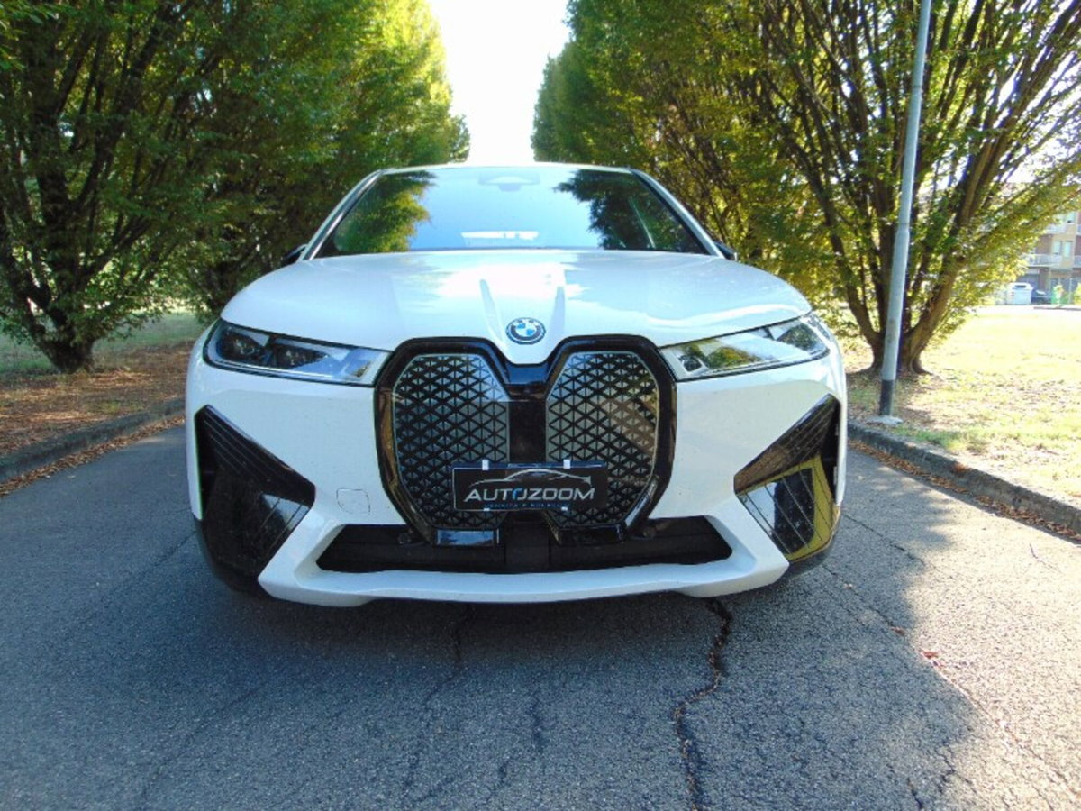 BMW iX xdrive40 pacchetto sportivo (15)