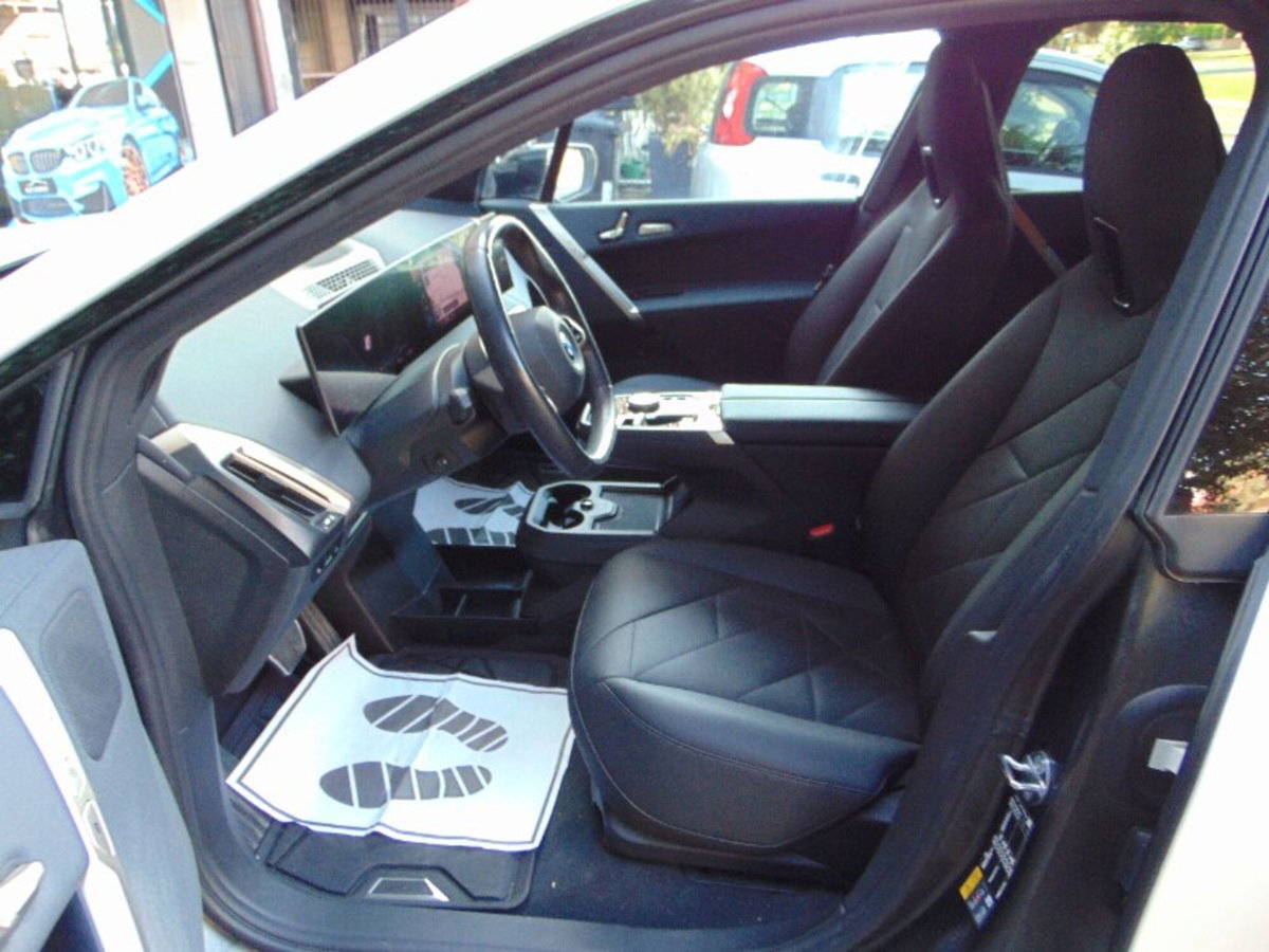 BMW iX xdrive40 pacchetto sportivo (18)