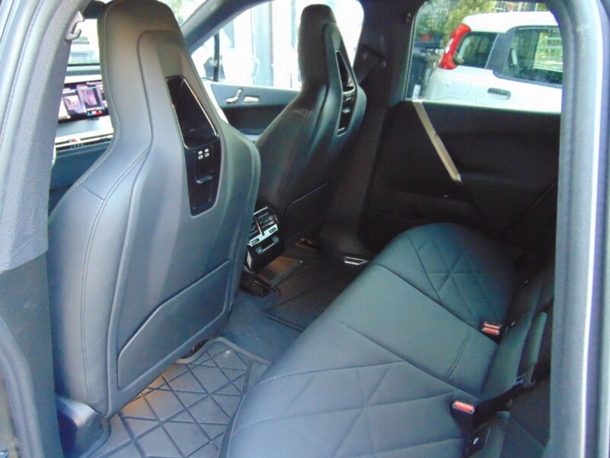 BMW iX xdrive40 pacchetto sportivo (19)