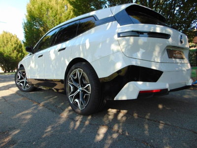 BMW iX xdrive40 pacchetto sportivo (5)