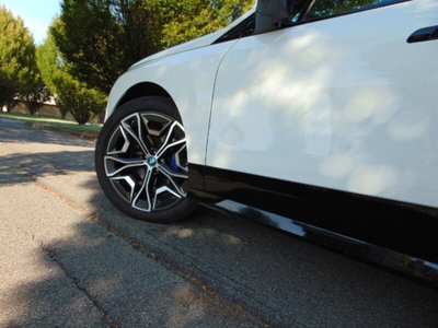 BMW iX xdrive40 pacchetto sportivo (6)