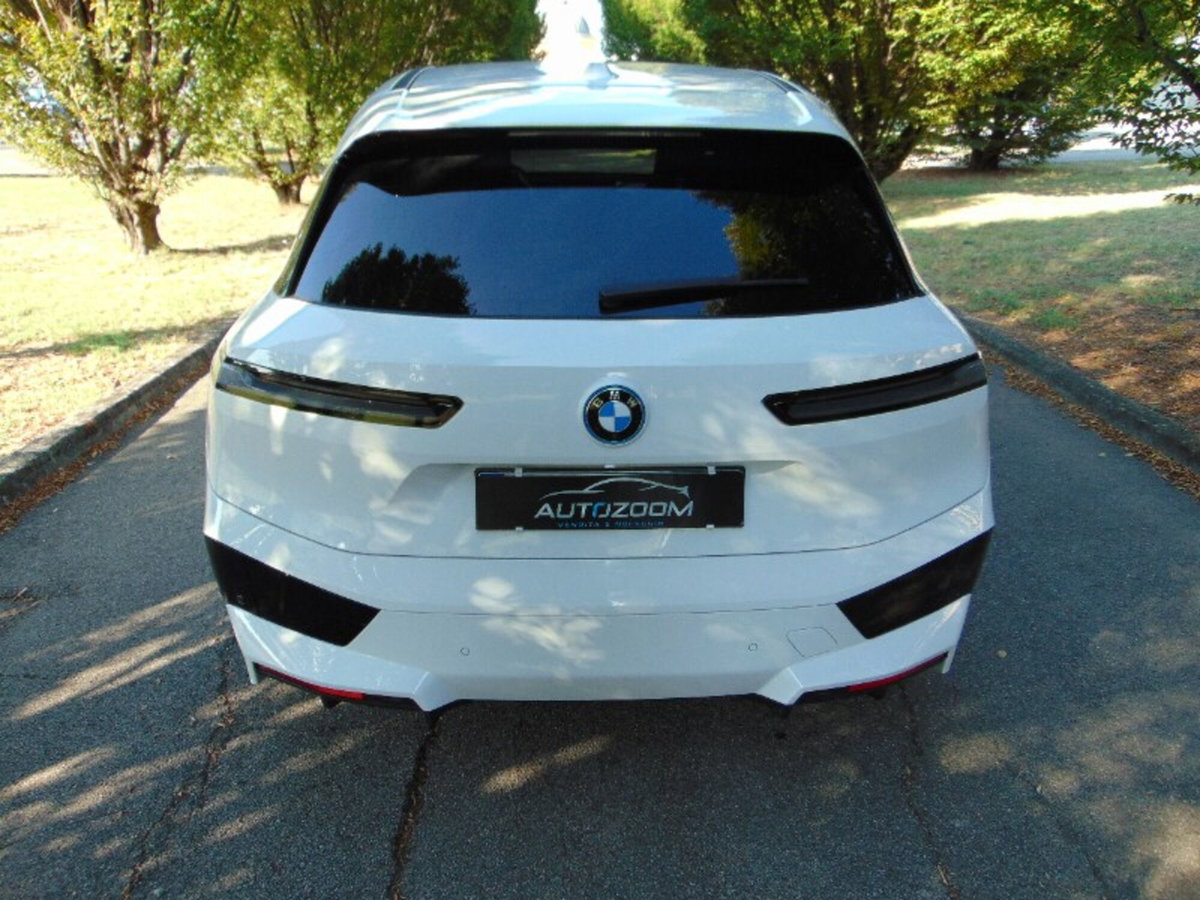 BMW iX xdrive40 pacchetto sportivo (7)