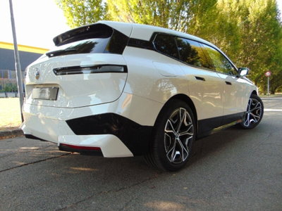 BMW iX xdrive40 pacchetto sportivo (9)