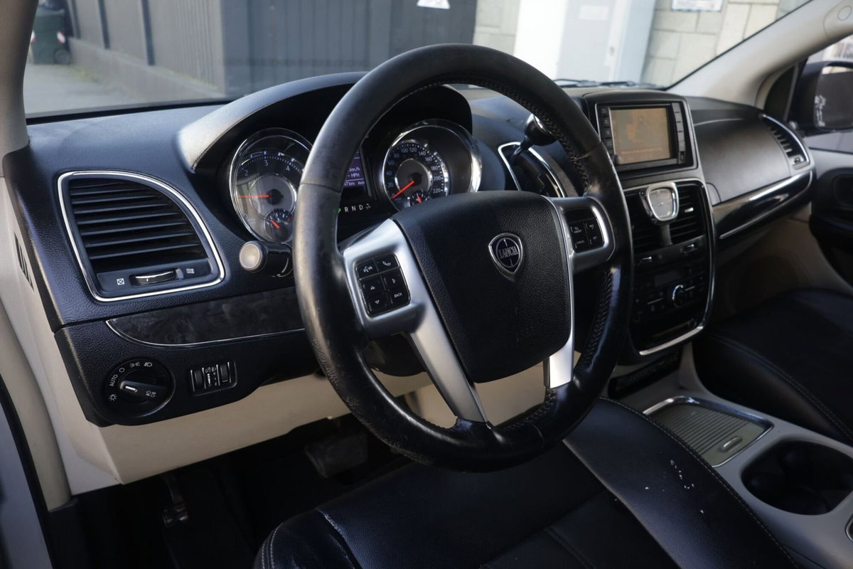 Lancia Voyager 2.8 Turbodiesel Gold 163 CV (15)