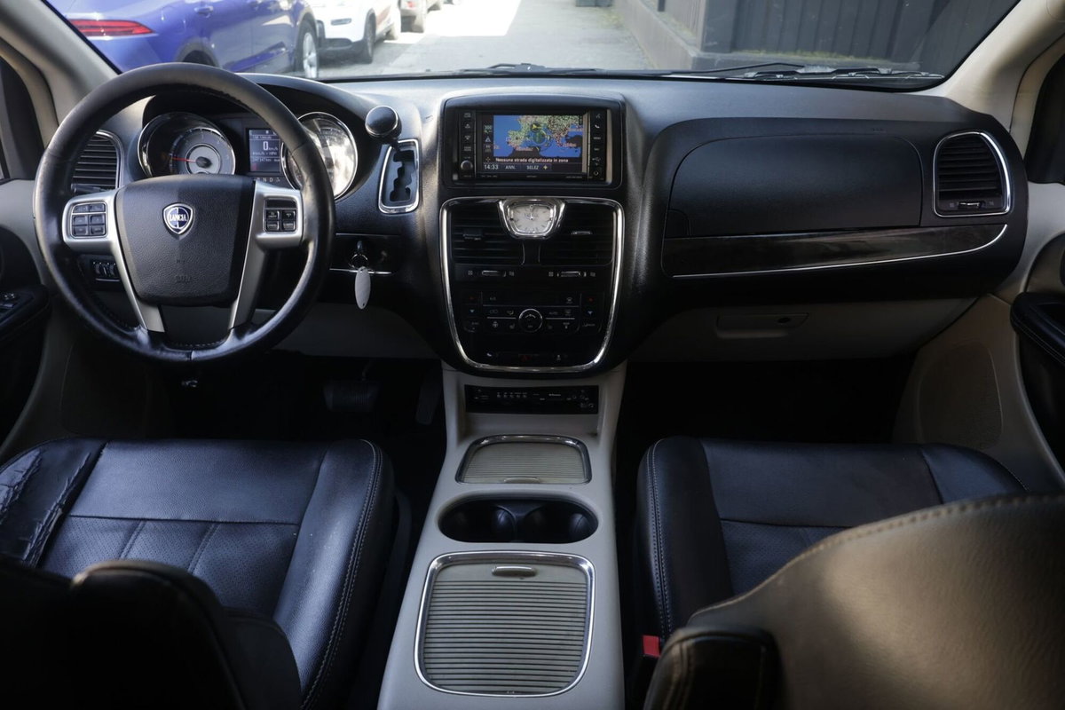 Lancia Voyager 2.8 Turbodiesel Gold 163 CV (2)