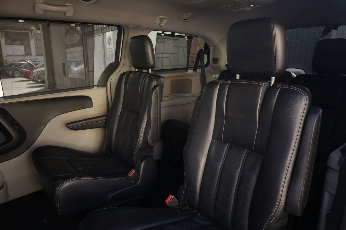 Lancia Voyager 2.8 Turbodiesel Gold 163 CV (3)