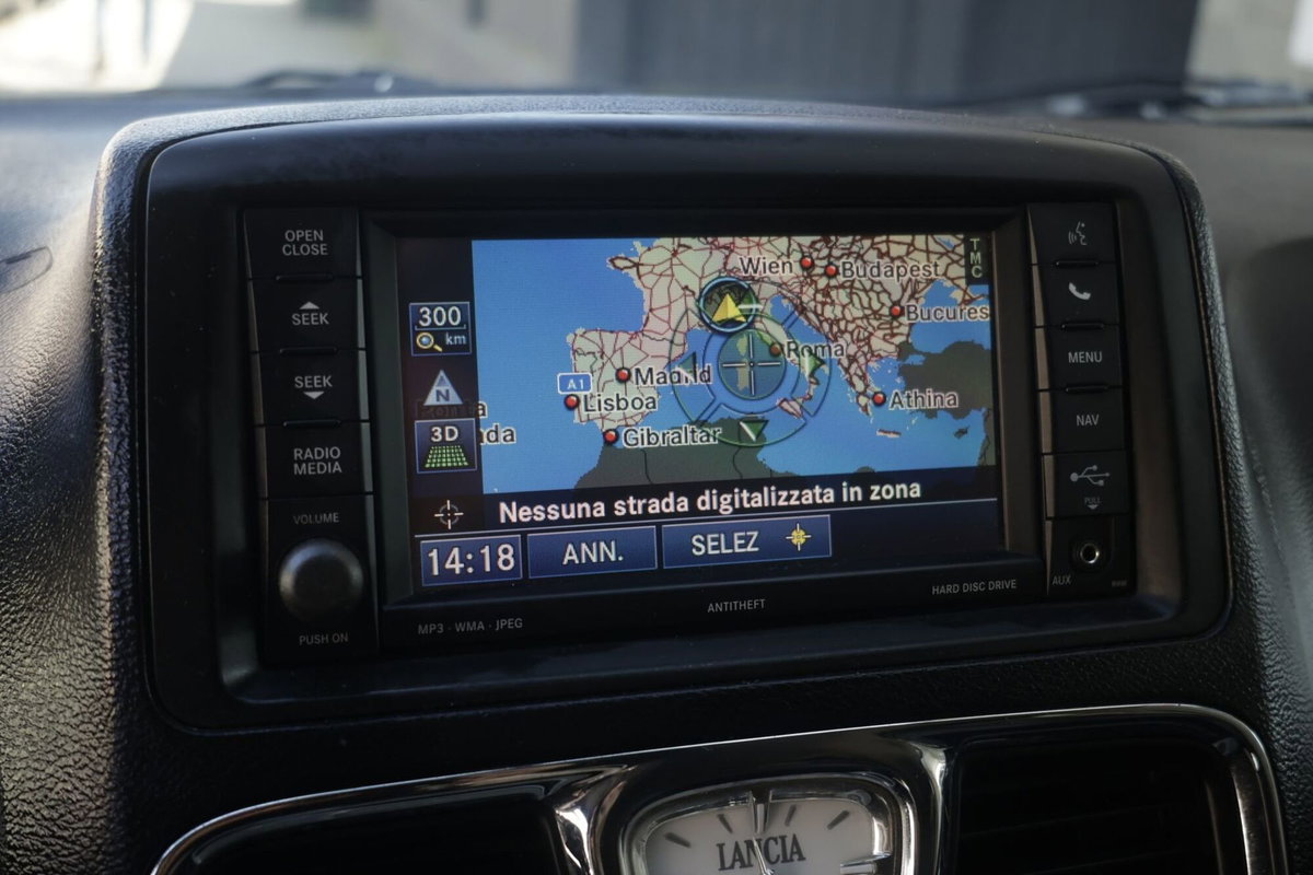 Lancia Voyager 2.8 Turbodiesel Gold 163 CV (7)