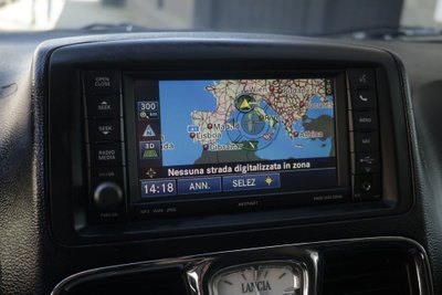 Lancia Voyager 2.8 Turbodiesel Gold 163 CV (7)