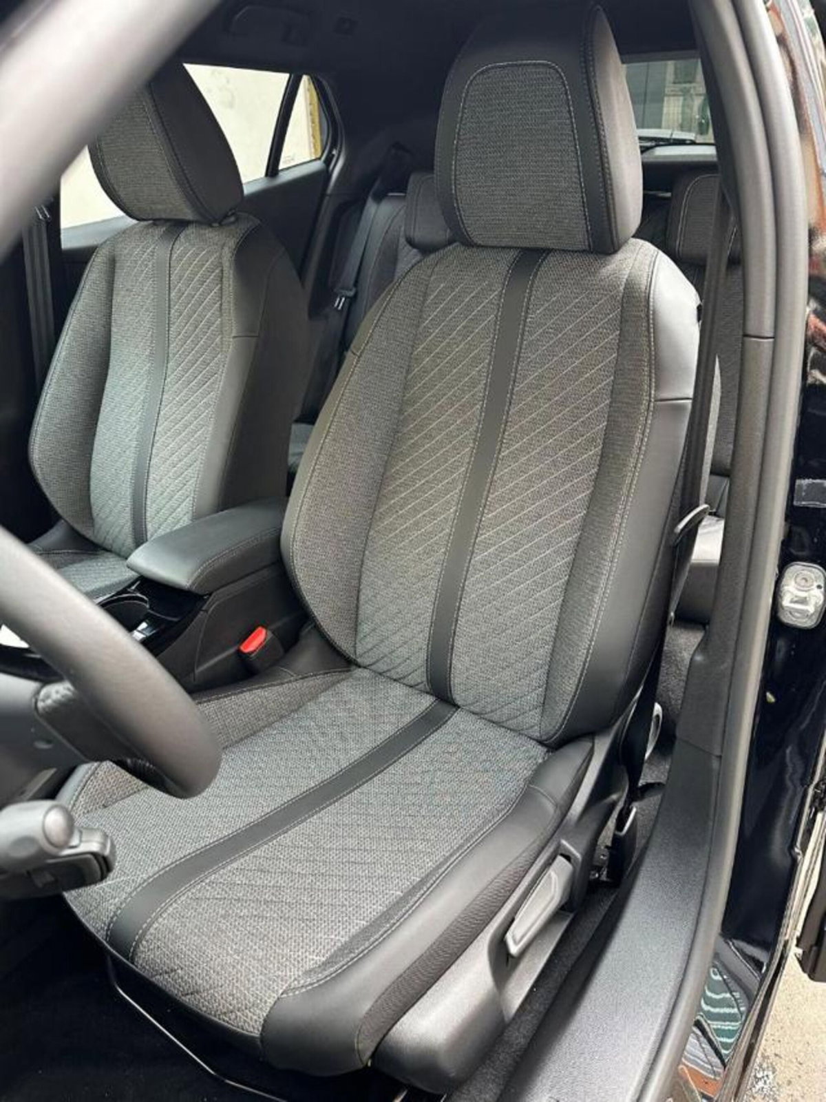 Peugeot 2008 PureTech 100 S&S Allure (16)