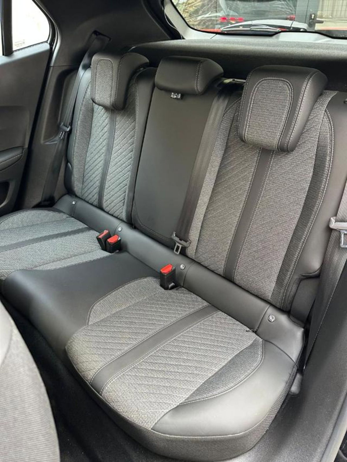 Peugeot 2008 PureTech 100 S&S Allure (17)