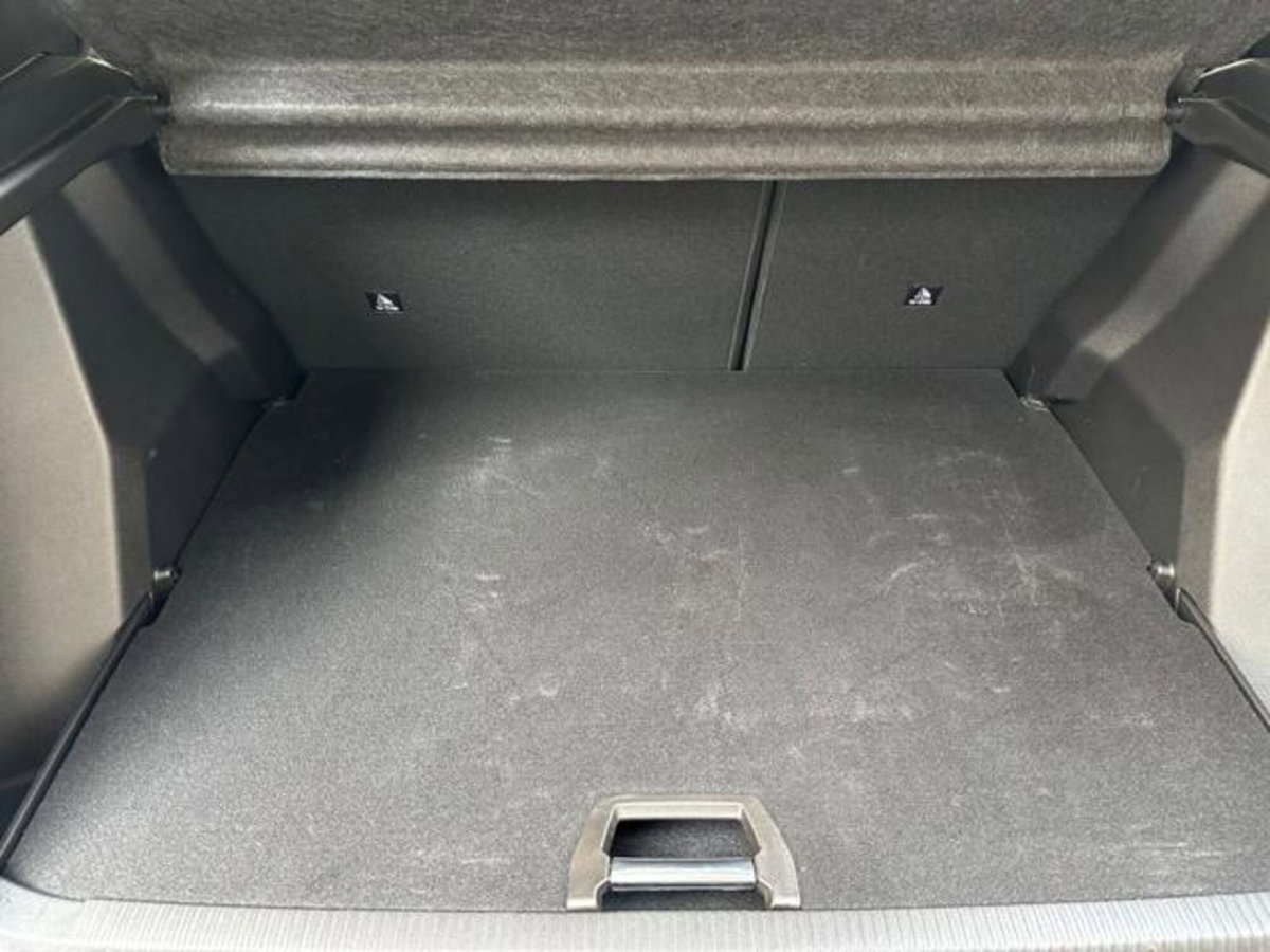Peugeot 2008 PureTech 100 S&S Allure (18)