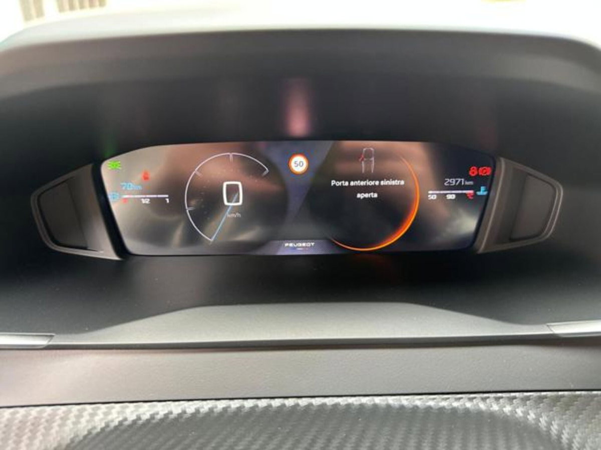 Peugeot 2008 PureTech 100 S&S Allure (9)