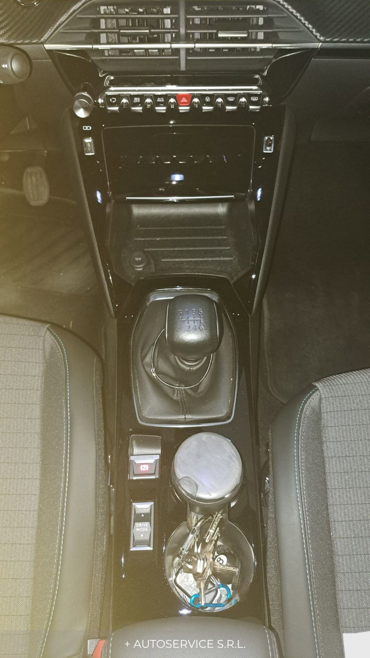 Peugeot 2008 1.2 turbo Allure 100cv (10)