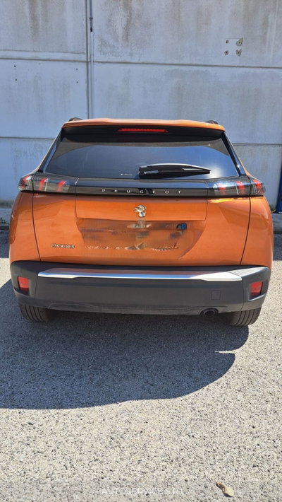 Peugeot 2008 1.2 turbo Allure 100cv (3)