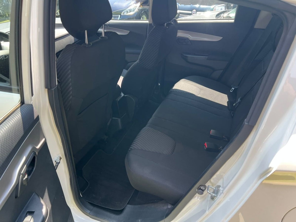 Mahindra KUV100 1.2 K8 m-bifuel (16)
