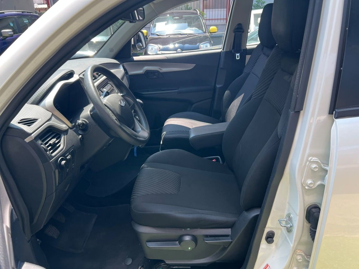 Mahindra KUV100 1.2 K8 m-bifuel (7)