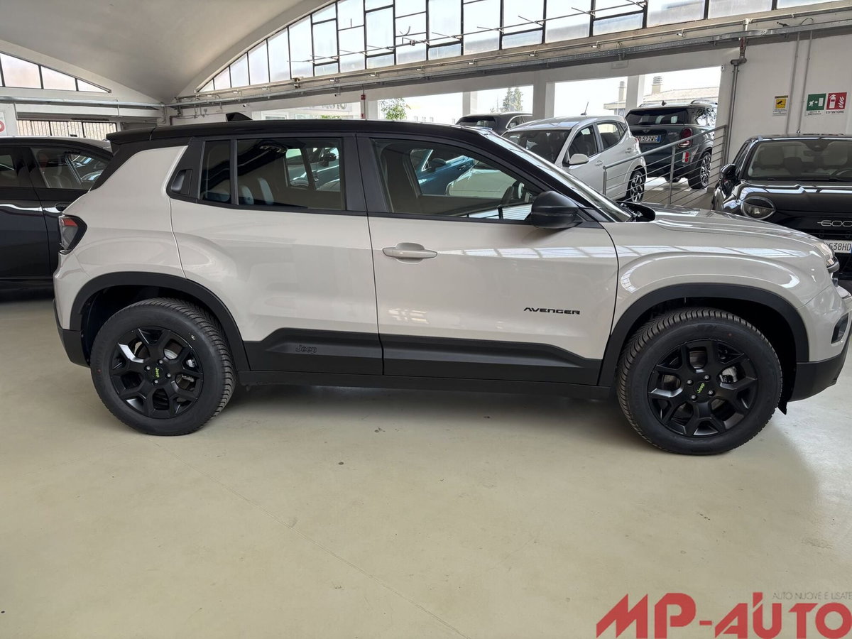 Jeep Avenger 1.2 turbo e-hybrid mhev Upland 4xe 145cv edct6 (3)