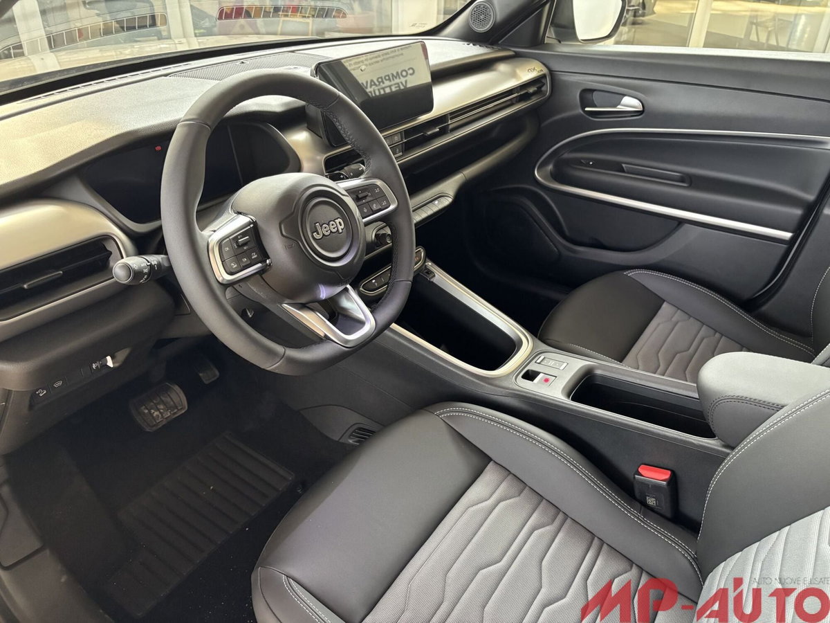 Jeep Avenger 1.2 turbo e-hybrid mhev Upland 4xe 145cv edct6 (8)