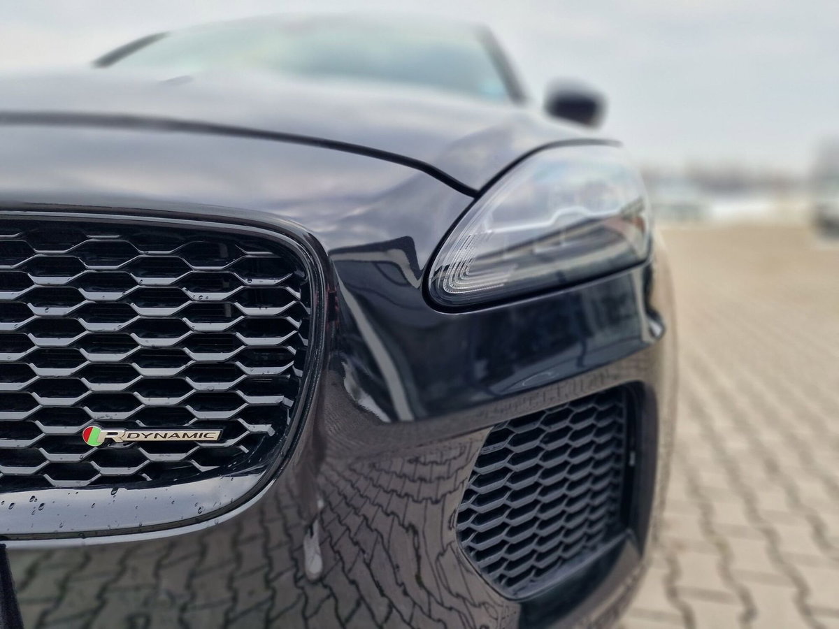 Jaguar E-Pace 2.0D 150 CV AWD R-Dynamic S (10)