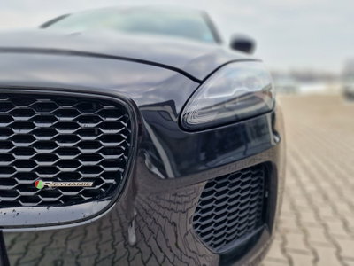 Jaguar E-Pace 2.0D 150 CV AWD R-Dynamic S (10)