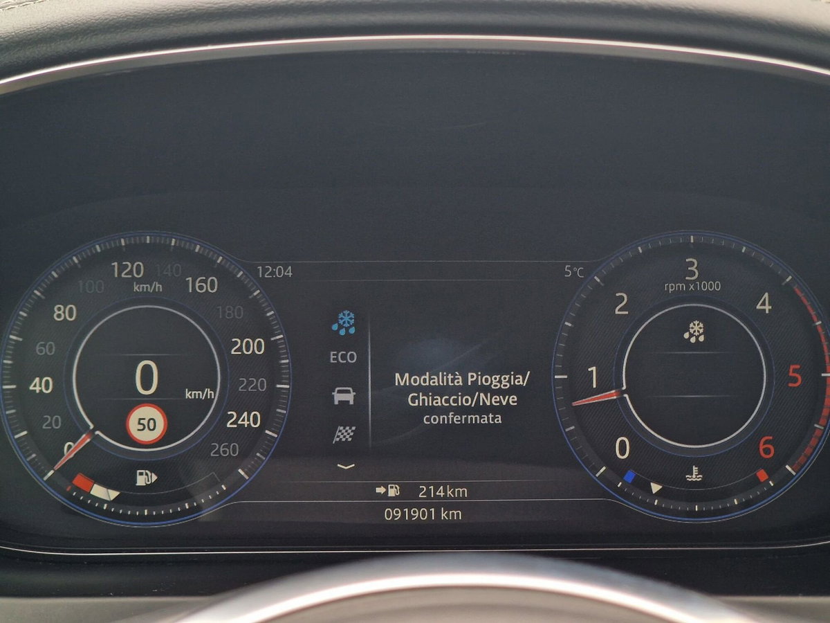 Jaguar E-Pace 2.0D 150 CV AWD R-Dynamic S (11)