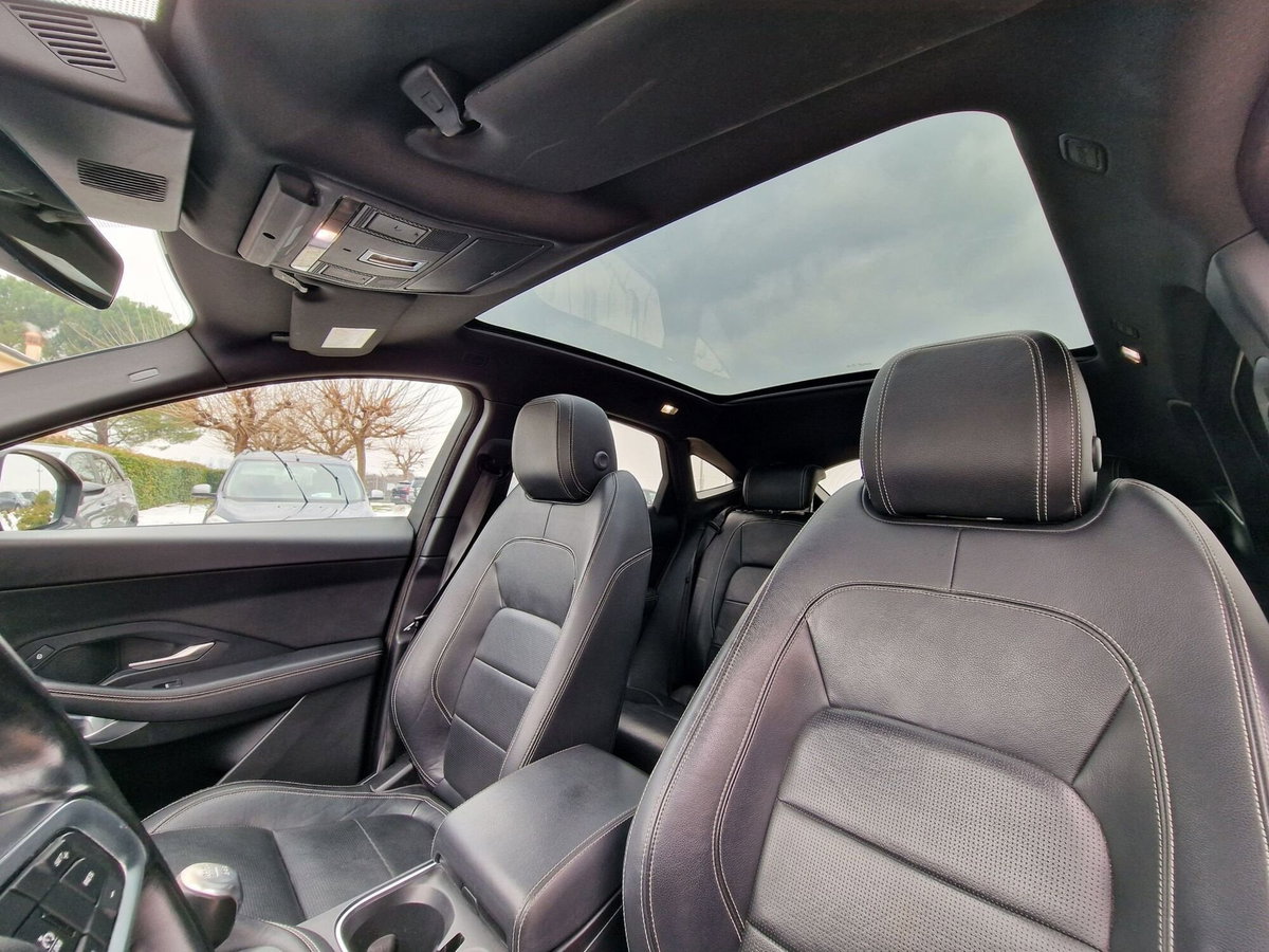 Jaguar E-Pace 2.0D 150 CV AWD R-Dynamic S (12)
