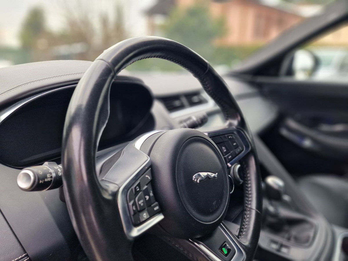 Jaguar E-Pace 2.0D 150 CV AWD R-Dynamic S (16)