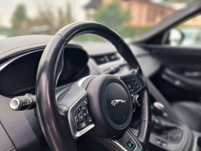 Jaguar E-Pace 2.0D 150 CV AWD R-Dynamic S (16)