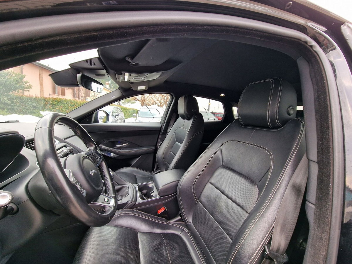 Jaguar E-Pace 2.0D 150 CV AWD R-Dynamic S (17)